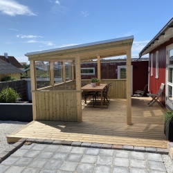 Træterrasse i Frederikshavn – funktionel og æstetisk udendørs løsning