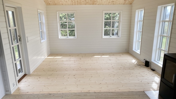 Tømrer i Hjørring monterer nye vinduer og døre i privat bolig